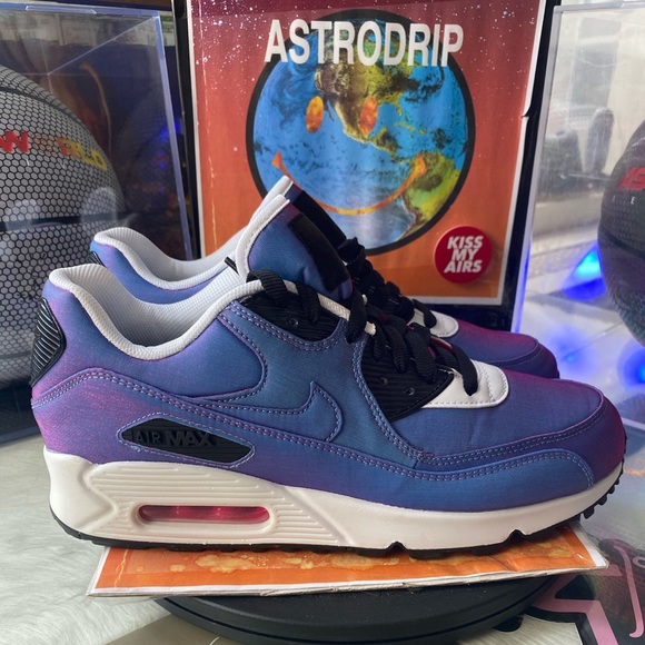Nike Shoes - 🆕 Nike Air Max 90 SE Iridescent Fuchsia - W 9.5
